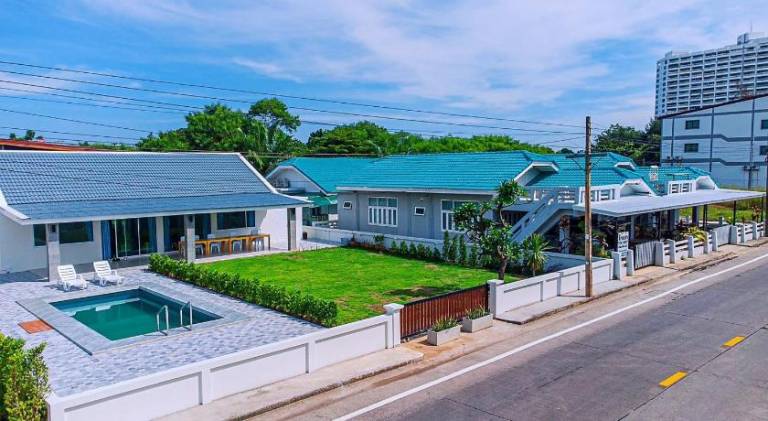 Sealife4 Beach Pool Villa in Rayong