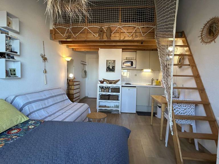 Studio with 1 room for 4 persons — photo 2