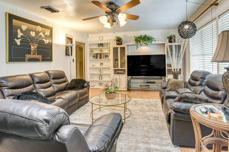 Shop Dine & Explore Home 3 Mi to NRG Stadium