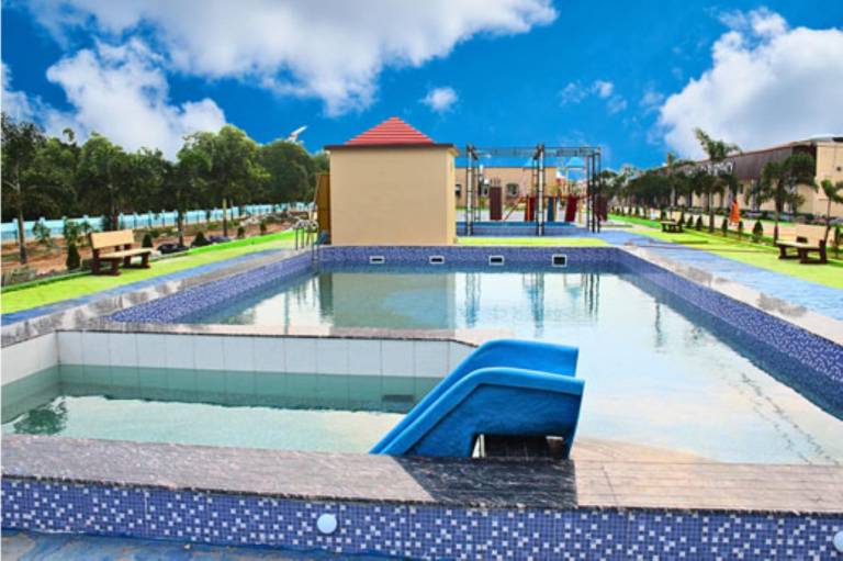 Swimming Pool Hotel Goroomgo MJR Puri with Free Pickup and Drop From Sea Beach — photo 3