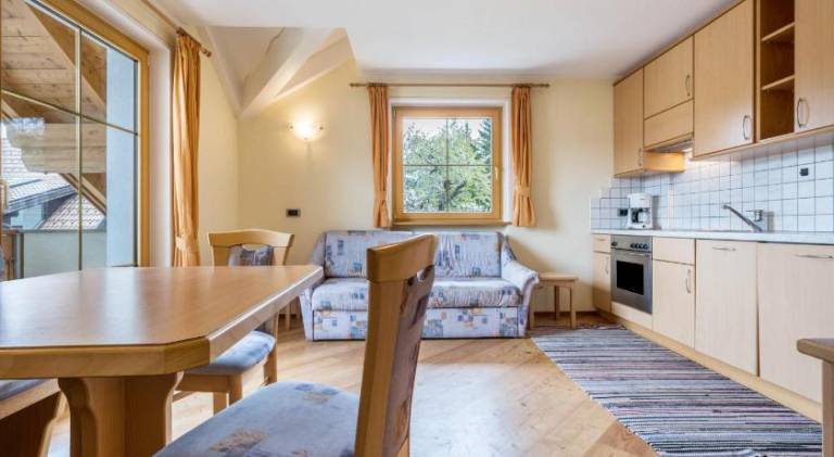 Holiday apartment with grill, garden & patio — photo 3