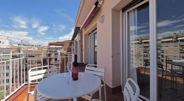 Family-friendly holiday apartment with patio | Next to Sagrada Família | Pets allowed — photo 3