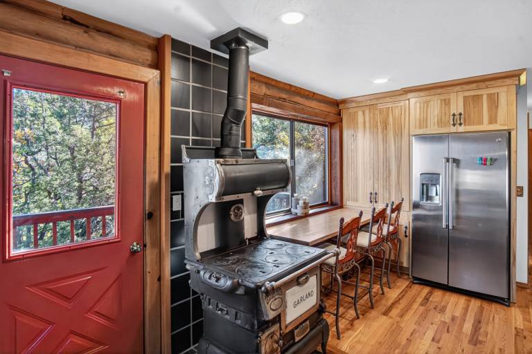 Family-friendly cabin with terrace & yard | Pet-friendly — photo 2