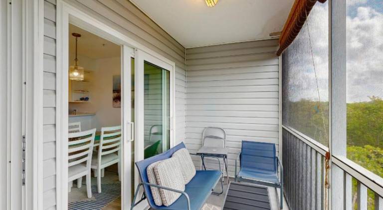 Apartment with pool — photo 4