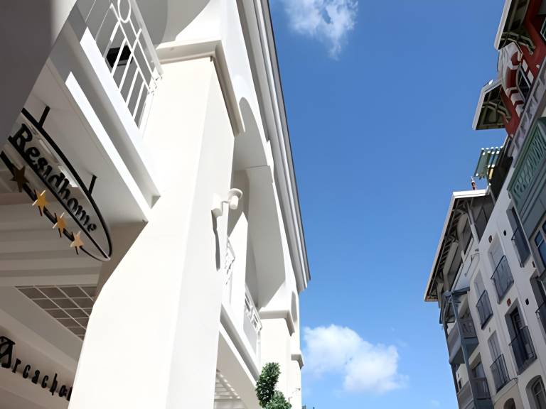 Beautiful serviced apartment with hot tub & yard | Close to the beach | Pets allowed in Arcachon