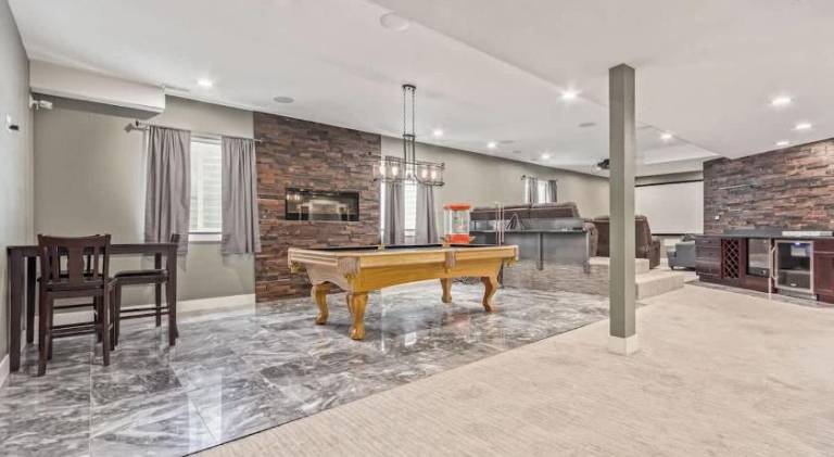 Fully equipped vacation home with garden, hot tub & terrace | Suitable for remote work | Pet-friendly in Denver, CO