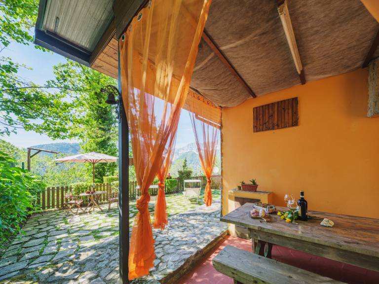 House with garden, BBQ & patio | Mountain view — photo 4