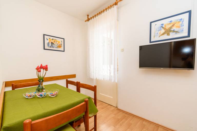 Rental apartment with terrace, garden & barbecue | Garden view — photo 4