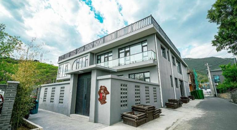 Farm with yard & grill in Beijing