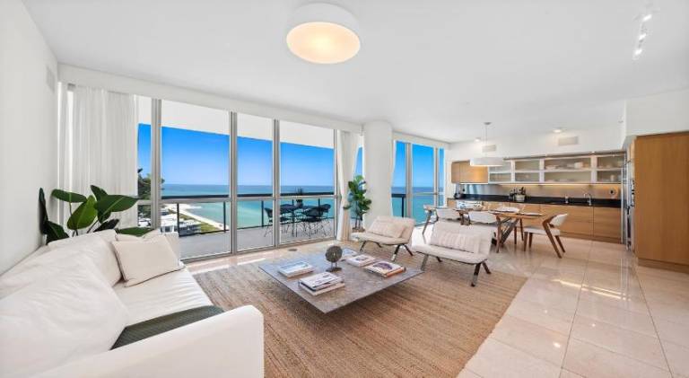 Apartment with jacuzzi | Near Miami Beach Botanical Garden in Miami Beach, FL