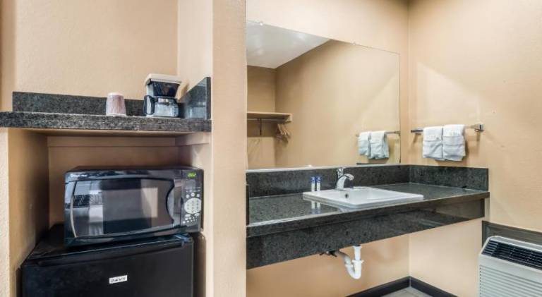 Americas Best Value Inn Ukiah — photo 5