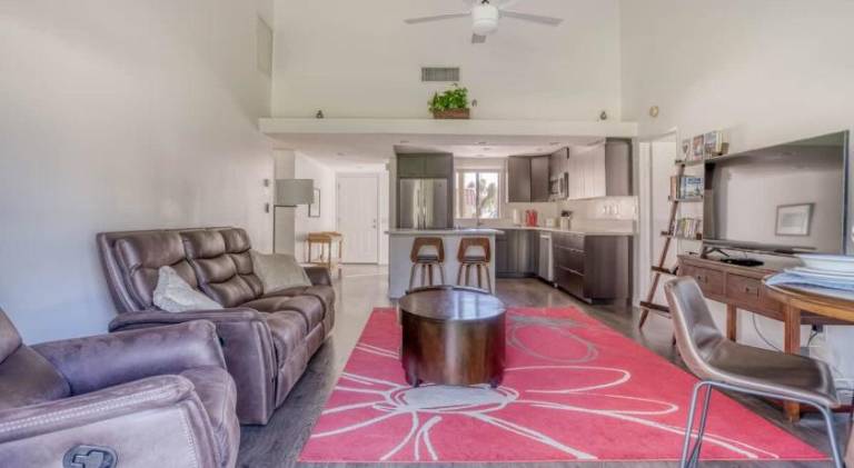 Beautiful house with hot tub | Pet-friendly — photo 2