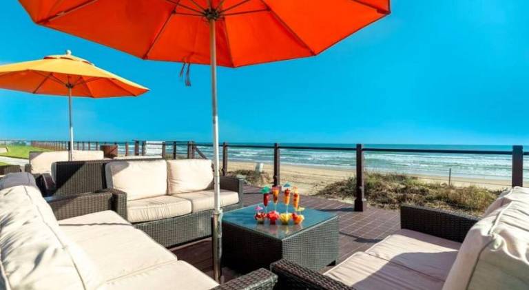 Beachfront Resort 2BR Condo 3 Pools, Heated Pool, Kids Pool & Jacuzzi in South Padre Island, TX