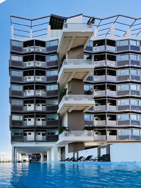 Lovely vacation home with yard, terrace & pool | Suitable for remote work | Pets are welcome — photo 4