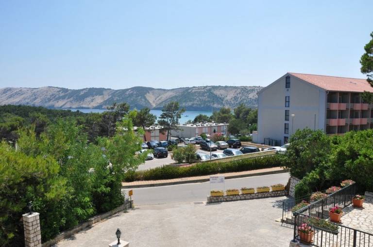 Fully equipped holiday apartment with yard, grill & terrace | Sea view | Next to the beach | Dogs allowed in Rab