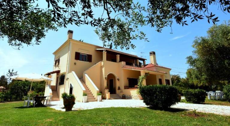 Holiday apartment with terrace, yard & grill | Perfect for remote work in Corfu