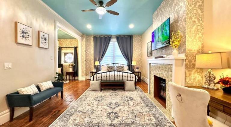 Spacious house with hot tub | Pets are welcome — photo 2