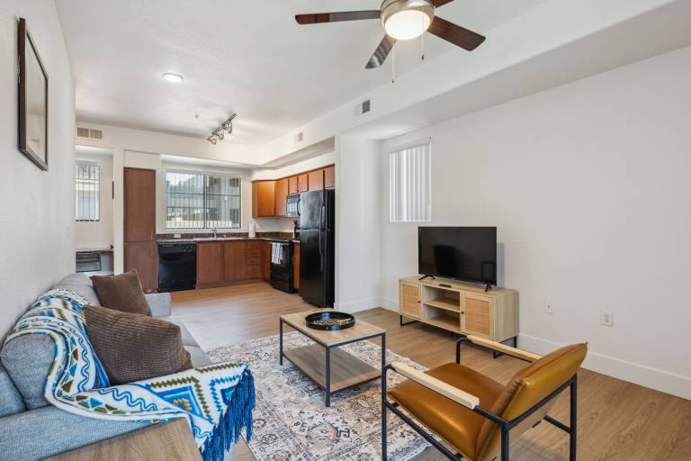 CozySuites Glendale Westgate w pool 14