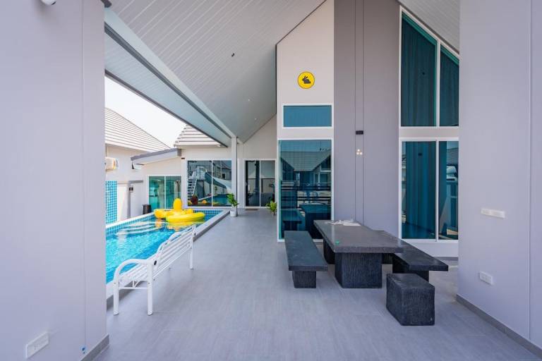 House with pool & barbecue — photo 4