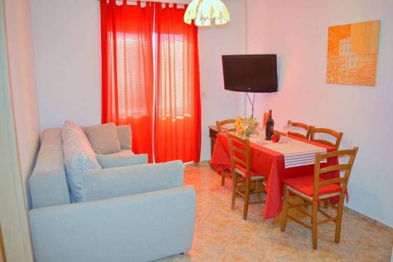 Holiday apartment with yard, barbeque & patio | Pets allowed — photo 2