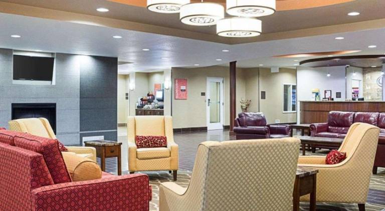 Comfort Suites Minot South — photo 3