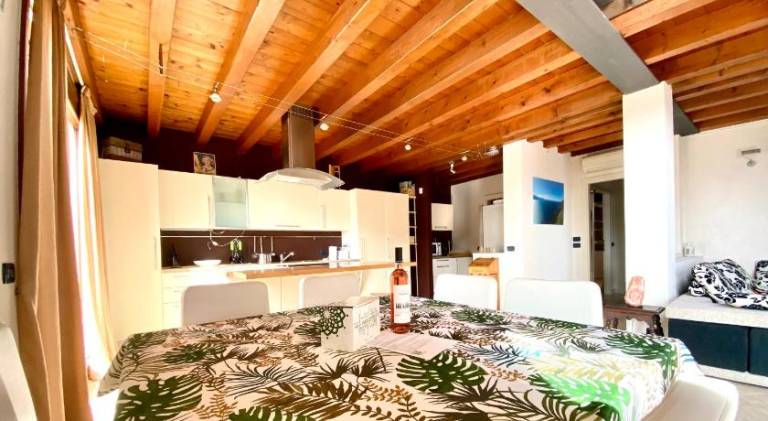 Serviced apartment with pool, hot tub & grill — photo 5
