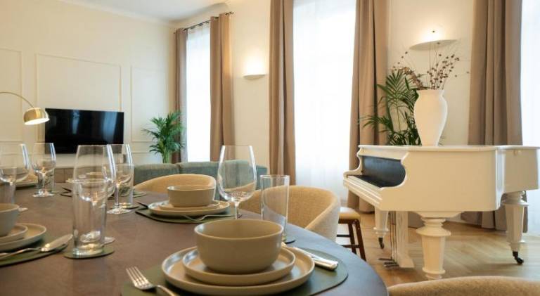 Chic 180m 3BR Apt near Parliament, Self Check-in — photo 2