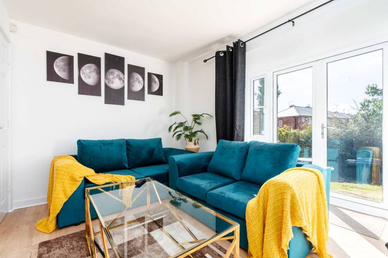 Family-oriented vacation home with grill, yard & fast internet | Pets are welcome — photo 2