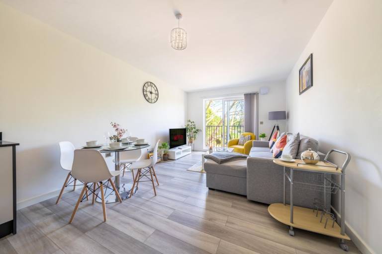 Apartment  Chertsey
