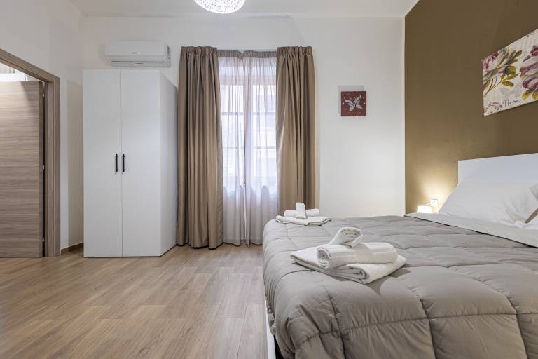 Child-friendly B&B | Near Piazza Pretoria | City view | Pets are welcome — photo 4