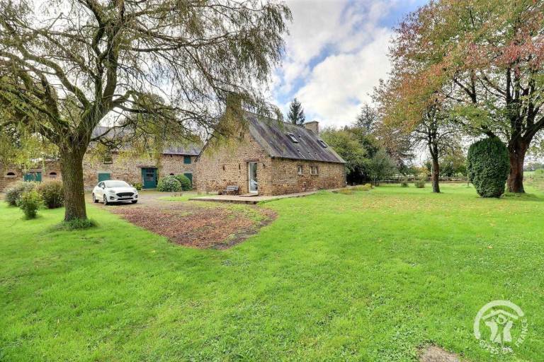 Gite with barbeque, jacuzzi & yard | Pets are welcome in Mayenne