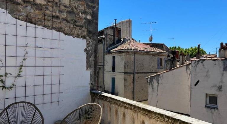 Rental apartment with terrace in Arles