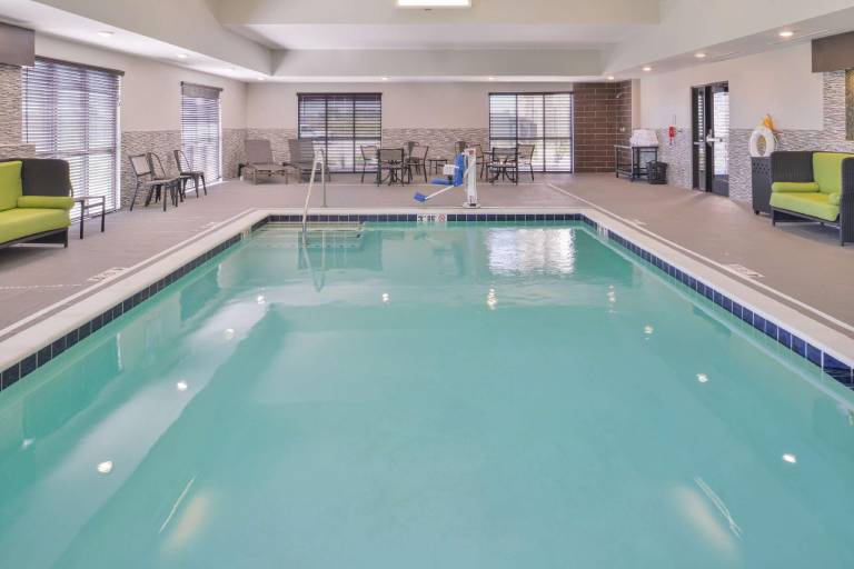 Hampton Inn & Suites Altoona Des Moines — photo 2