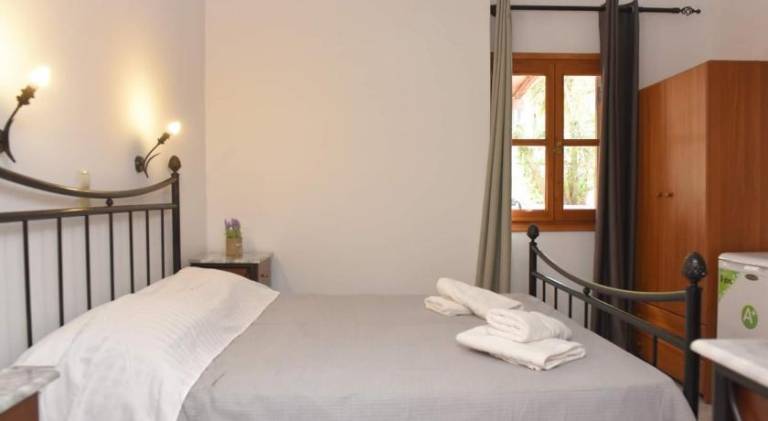 House with patio & garden in Syros