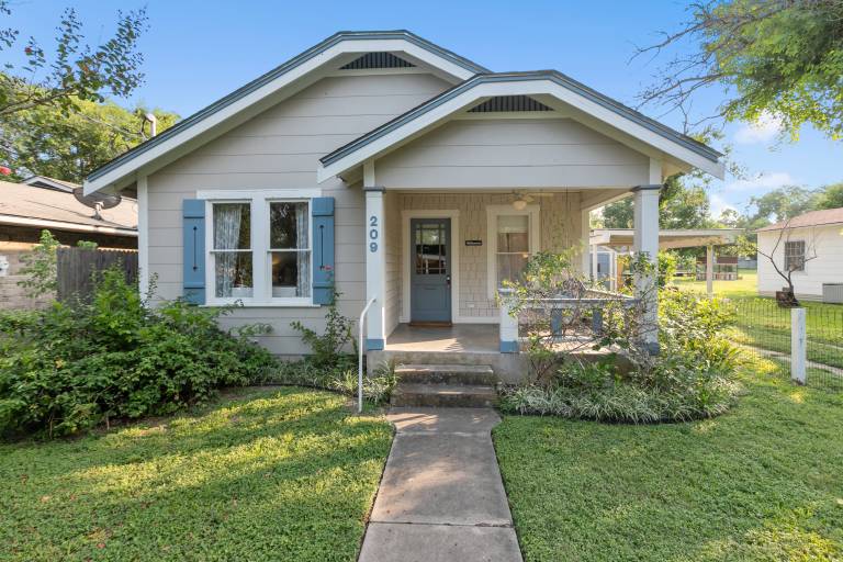 House with fast internet & grill | City view — photo 3