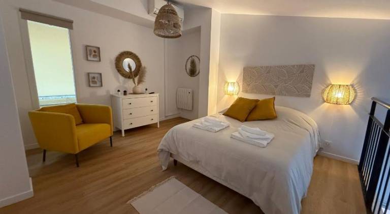 Holiday apartment with 1 room for 4 persons in Rosny-sous-Bois