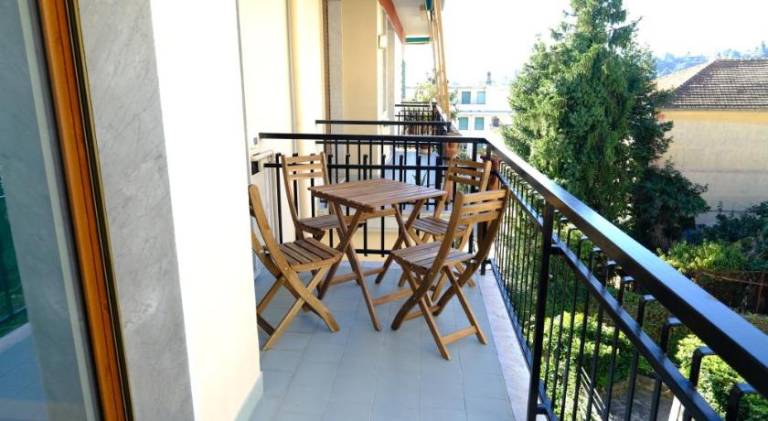 Rental apartment with patio — photo 3