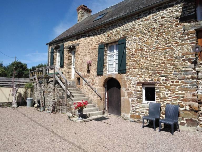 Fully equipped lovely house with garden, grill & terrace | Mountain view | Pets are welcome in Caen
