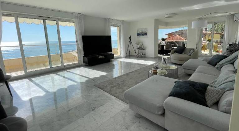 Apartment with terrace — photo 2