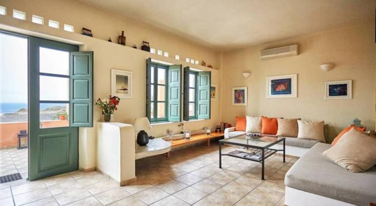 House with terrace — photo 2