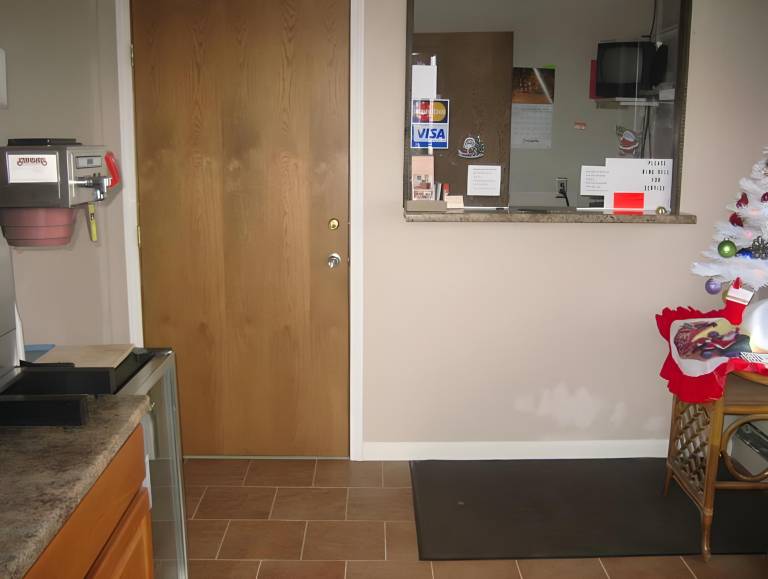 SleepEes Inn Saginaw — photo 4