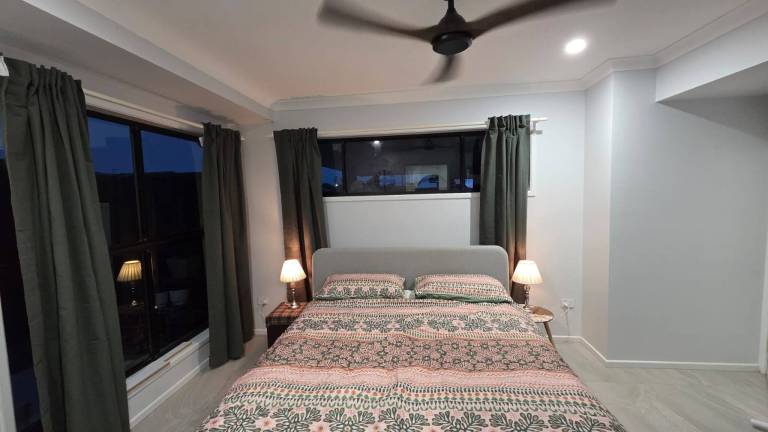 Studio flat  North Lakes