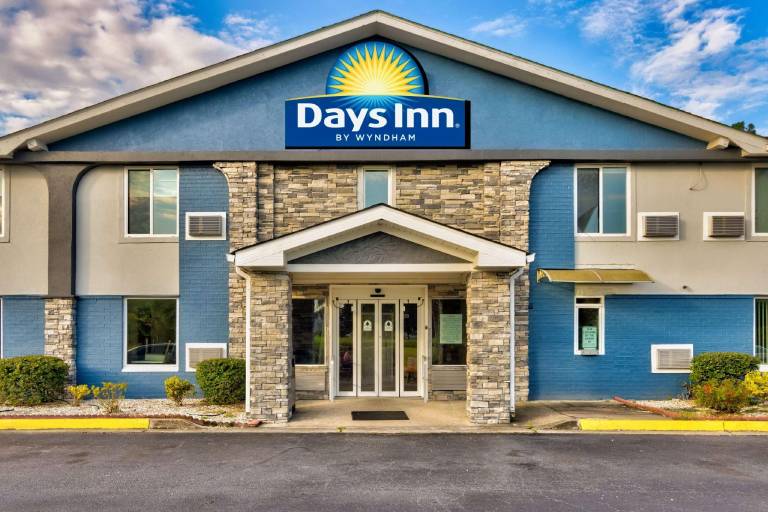 Days Inn by Wyndham Savannah Gateway I-95 — photo 2