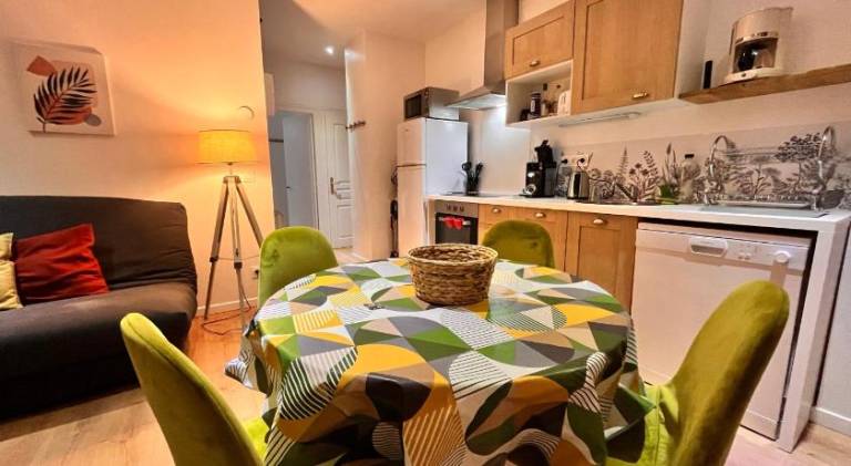 Holiday apartment with yard — photo 5