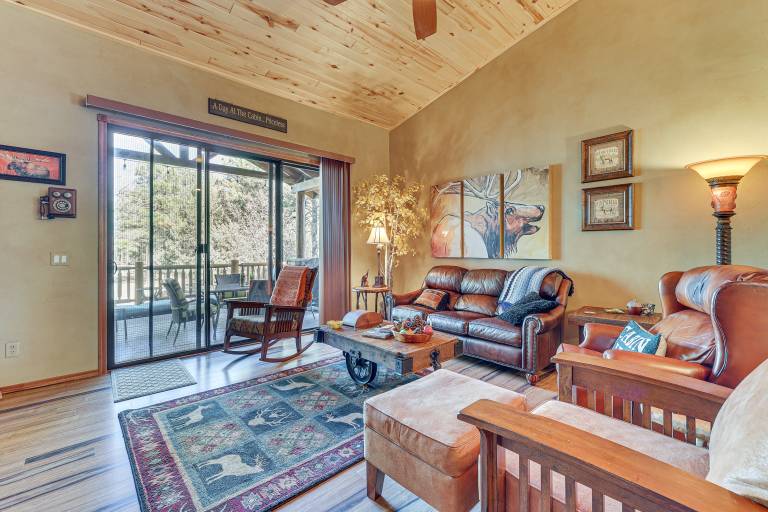 Rustic Retreat w/ Spacious Deck in Show Low! — photo 5
