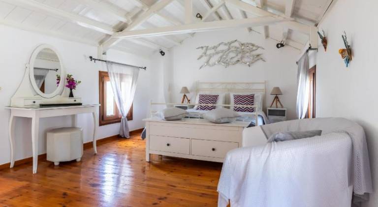 Villa with barbeque, private pool & terrace | Pets are welcome — photo 2