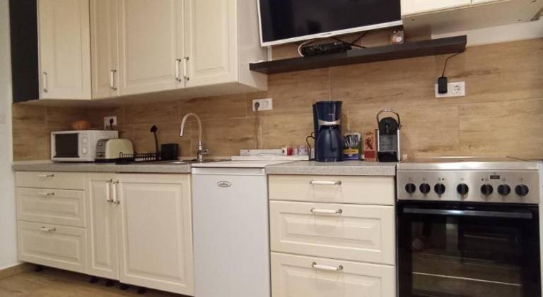 Pleasant apartment with patio, barbeque & yard | Pet-friendly — photo 2