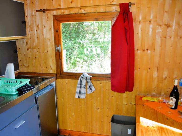Family-oriented chalet with heated pool, patio & barbecue | Dogs allowed — photo 5