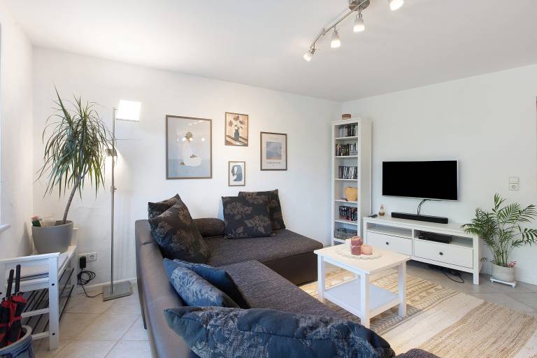 Family-oriented pleasant apartment with patio, fast internet & grill | Garden view | Pets are welcome — photo 3