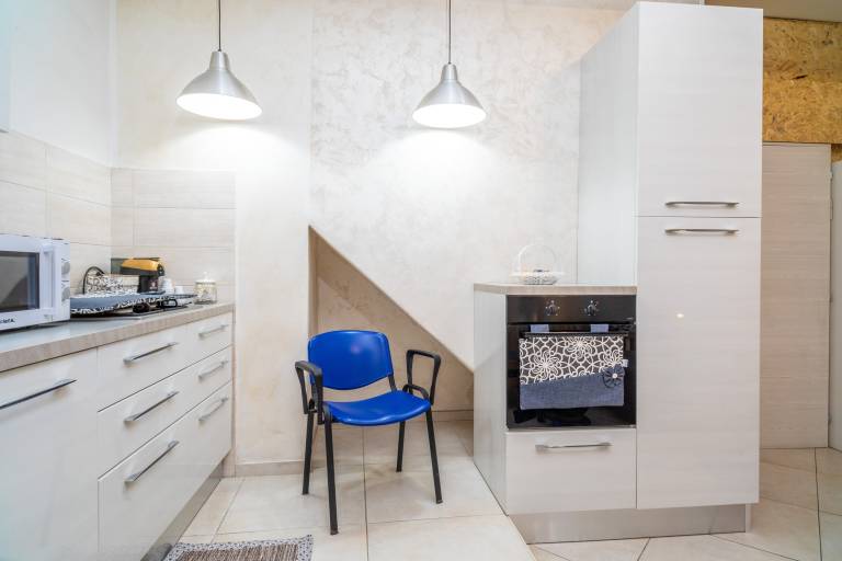 Fully equipped studio with fast internet | Next to Monastery of San Nicolò l'Arena | City view | Suitable for remote work | Dogs allowed — photo 5